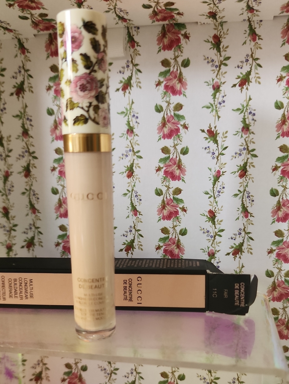 Gucci Beige Floral-Top Liquid Concealer